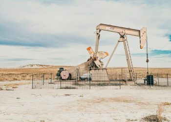 Oil and natural gas: the price of oil slips below $76.50