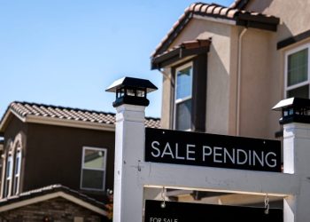 Pending home sales in April slump to lowest level since the start of the pandemic