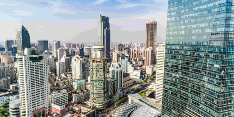 Wealthy Chinese Investors Fuel Hong Kong’s Investment Boom