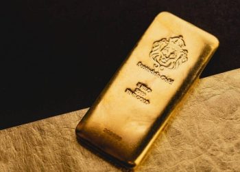 Gold Steady at $2,295.7/oz Amid U.S. Rate Fears