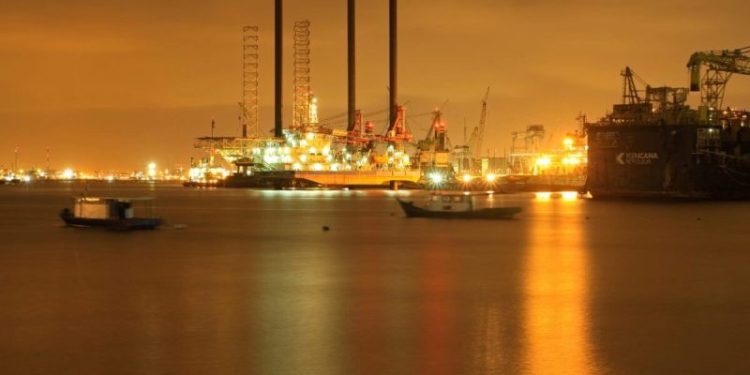 Oil and Natural Gas: Oil is down to $82.45 and EMA 200