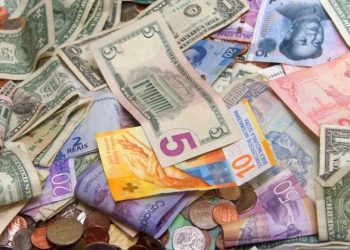 USDCHF and USDJPY: USDCHF fails to hold above 0.9000