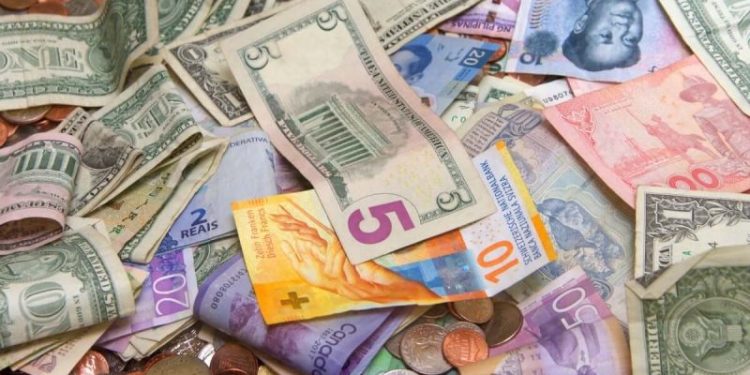 USDCHF and USDJPY: USDCHF fails to hold above 0.9000