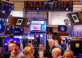 Stocks fall as comeback rally falters; Dow lower by 100 points