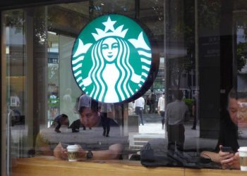 To fix Starbucks, incoming CEO will have to tackle its mobile app problem