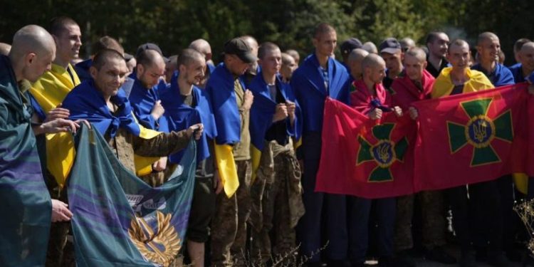 On Ukrainian Independence Day, over 100 POWs swapped with Russia