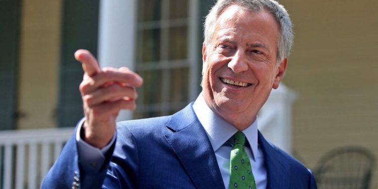 ‘Paisans for Kamala’ event features De Niro, Pelosi blasting Trump on immigration