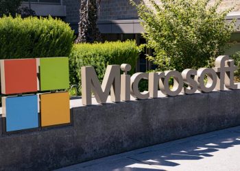 Microsoft 365 working to address potential Outlook and Teams outage